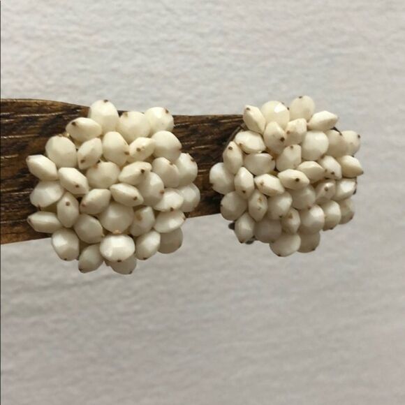 Vintage clip on earrings! - Picture 3 of 5